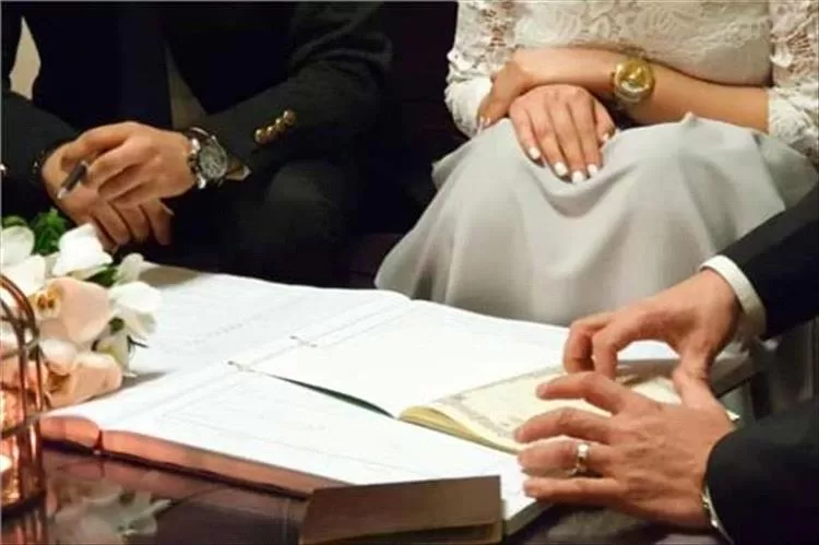 انتشار ظاهرة الطلاق قبل الدخلة بسبب صرف العملة في عدن
