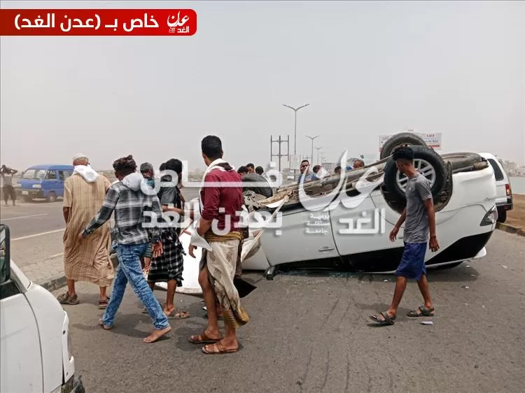 حادث مروري مروع في خط الجسر بعدن(فيديو)