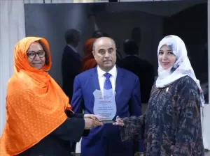 اخبار عدن – تكريم الممثل المقيم لصندوق الأمم المتحدة للسكان من قبل الجهاز المركزي للإحصاء عند انتهاء المهمة