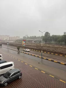 اخبار عدن – جهاز الدفاع المدني يوصي سكان عدن بالبقاء في منازلهم والابتعاد عن أعمدة الإضاءة.