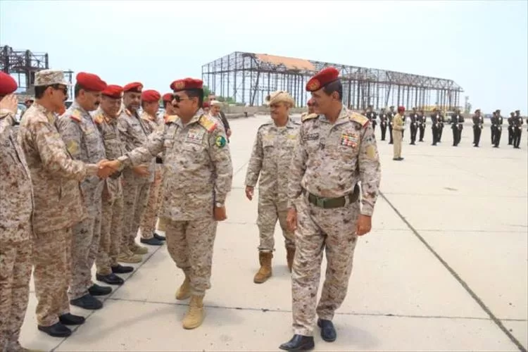 وزير الدفاع يعود إلى عدن