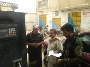 اخبار وردت الآن – عملية أمنية في مديرية لودر تفرض على أصحاب محطات الوقود الالتزام بالتسعيرة الجديدة
