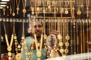 ارتفاع أسعار الذهب لأعلى مستوياتها خلال 5 أسابيع بفعل تراجع الدولار