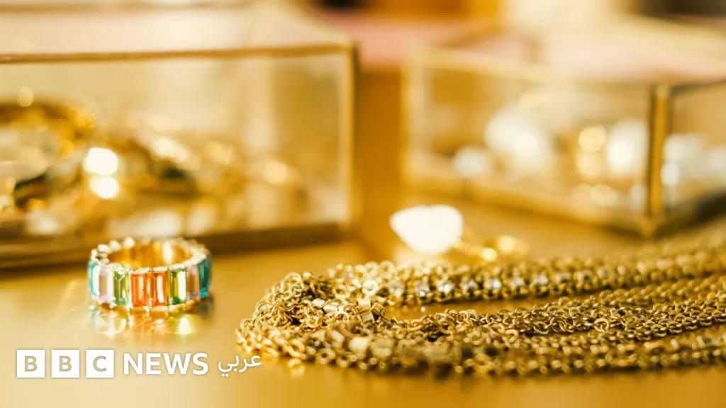 الذهب: ما أهميته الاقتصادية، وما العوامل التي تتحكم في أسعاره؟ - BBC News عربي