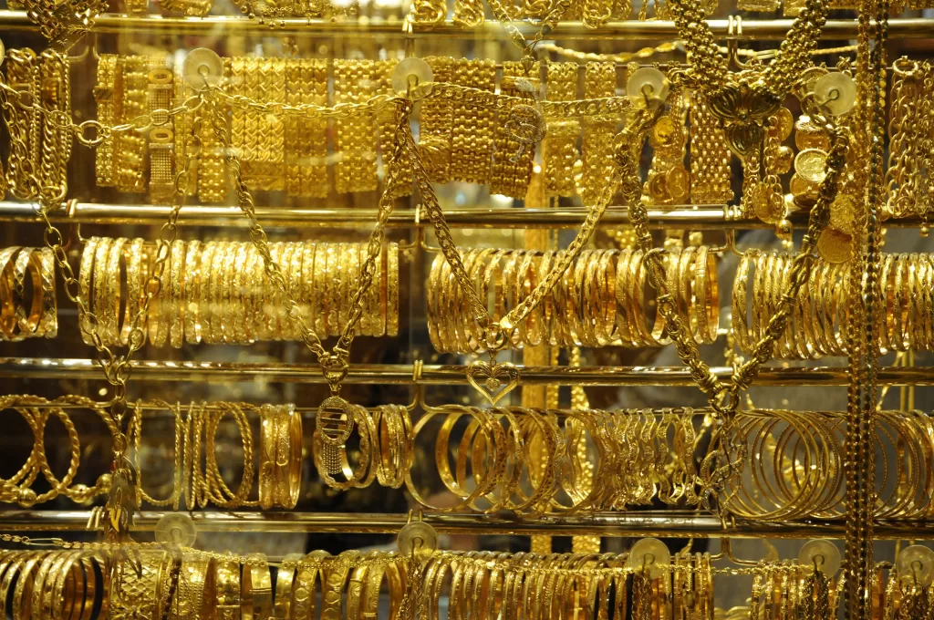 المعدن الأصفر يواصل الصعود في مصر.. والجنيه الذهب يتجاوز 37260 جنيهًا بالمصنعية | أموال الغد