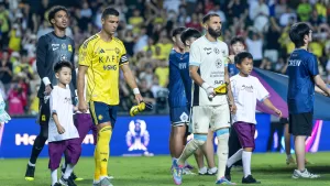 النصر يرد بقوة بعد كلاسيكو السوبر ويسخر من الهلال بمشاهد تثير الفزع للمنسحبين، بينما استهزأ بكريم بنزيما ووصف اتحاد الكرة بـ”التابع”.