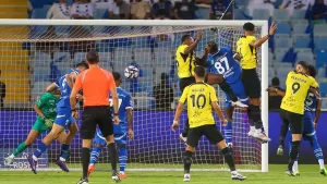الهلال يترك الشباب.. تصريح مثير من فلاته ورد قوي من الزلال (فيديو) | إرم نيوز