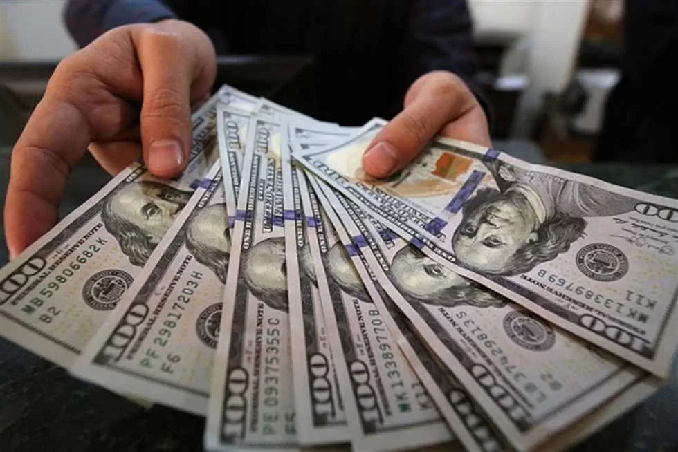 هبوط سعر الدولار والعملات اليوم الاثنين 4-8-2025 بمنتصف تعاملات البنك الأهلي | المصري اليوم