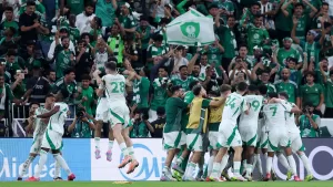 بين الجدل حول مستقبله وعلاقته بالهلال، توضيح سبب “غياب” نجم الأهلي عن مباراة القادسية المصيرية.