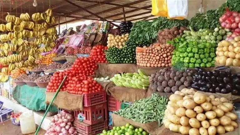 انخفاض البطاطس.. أسعار الخضروات والفاكهة في سوق العبور 6-8-2025