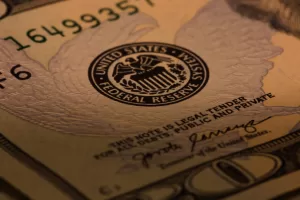 سعر الذهب يرتفع مع زيادة معدلات أسعار السوق