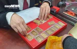 سعر الذهب يصل إلى 129 مليون دونج/تيل، مسجلاً ارتفاعاً لليوم الثالث على التوالي.
