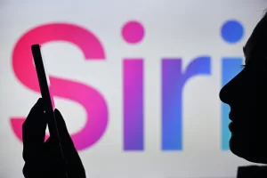 سيري الجديد من آبل قد يتيح للمستخدمين تشغيل التطبيقات باستخدام الصوت فقط