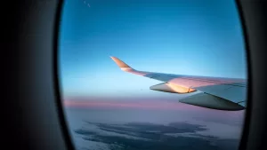 كيف تؤثر إعصار إيرين على الرحلات الجوية، والرحلات البحرية، والوجهات الساحلية