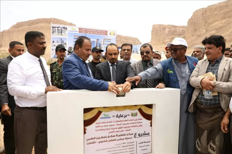​محافظ حضرموت يتفقد ويضع حجر الاساس لعدد من المشاريع التنموية بمديرية القطن