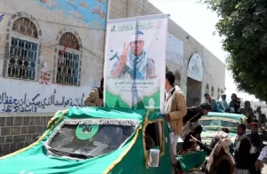محافظات: الحوثيون يودعون 10 ضحايا نتيجة الاشتباكات والغارات الإسرائيلية