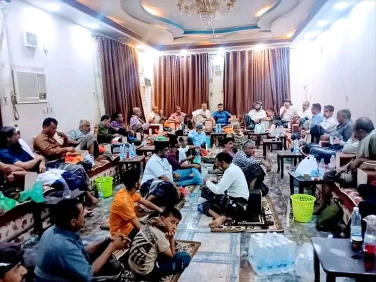 السلطة المحلية بردفان تجمع القيادات ورجال الأعمال لدعم التعليم