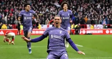 نومي يخضع لفحص طبي قبل الانتقال للهلال بعد اتفاق مثير للجدل