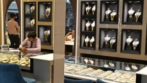 أسواق اليوم: الذهب يتجاوز 3500 دولار وارتفاع أسعار النفط