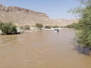 اخبار المناطق – استعادة جثة شاب غرق في مياه الأمطار بحضرموت