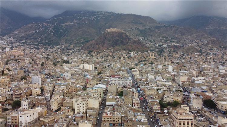 العثور على جثة مواطن في ظروف غامضة بتعز