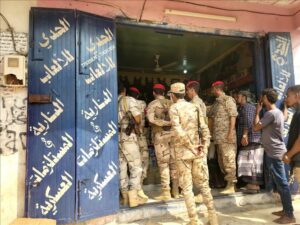 اخبار المناطق – القوات العسكرية في أبين تطلق حملة لضبط محلات بيع المعدات العسكرية ومنع التجاوزات