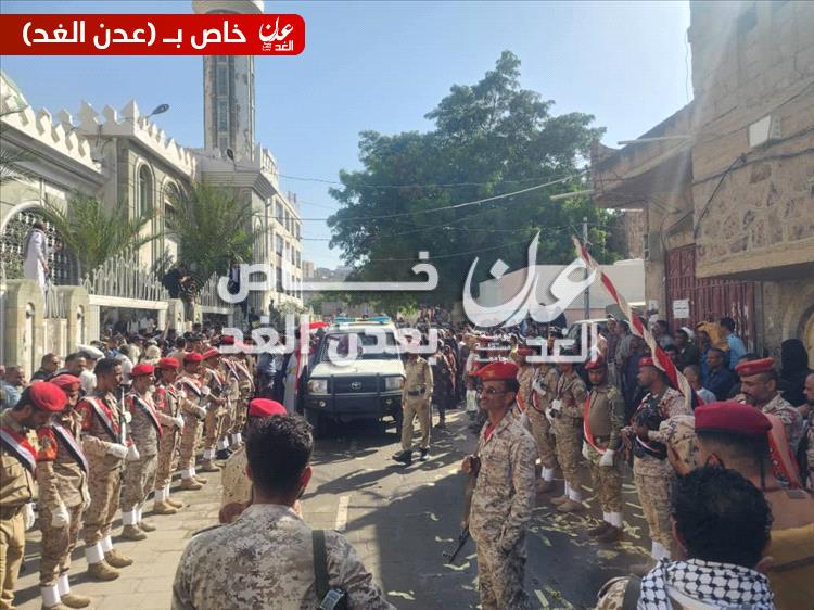 عاجل.. وصول جثمان افتهان المشهري إلى مسجد السعيد جنوب مدينة تعز