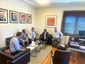 اخبار عدن – المدير السنة التنفيذي لهيئة المواصفات يقوم بزيارة مختبرات الجمعية العلمية الملكية في