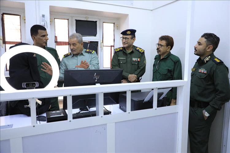 رئيس ووكيل المصلحة يتفقدان سير العمل بمركز الأحوال المدنية بالبريقة