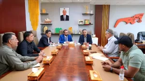 اخبار عدن – لملس والحريزي يناقشان طرق حل مشكلة الوادي الكبير ومخاطر الصخور في المناطق الجبلية