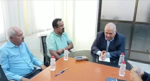 اخبار عدن – مدير الرعاية الطبية يناقش مع وكيل المحافظة مواضيع تعزيز الرعاية الصحية لشؤون الشهداء والجرحى.