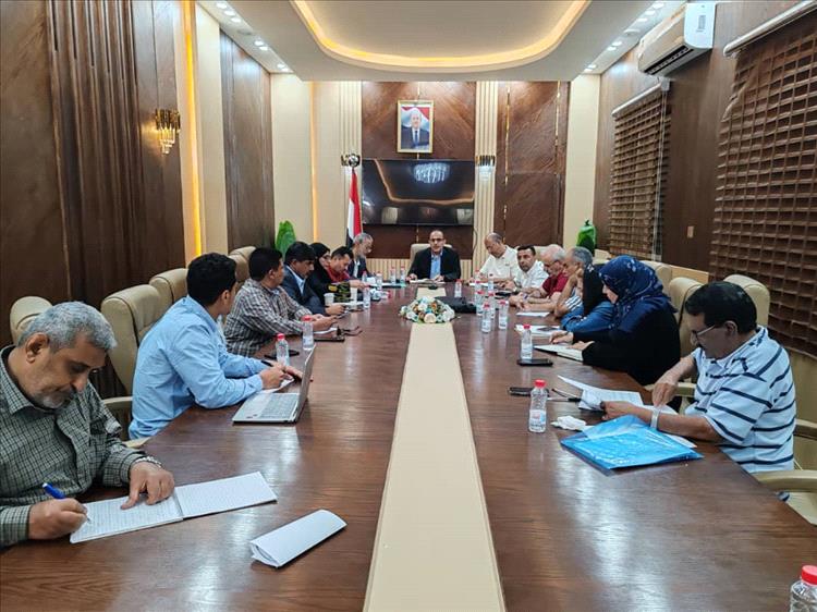وزير الصحة يترأس اجتماع اللجنة التحضيرية للقمة الصحية التنسيقية ولجنة صندوق الصحة بعدن