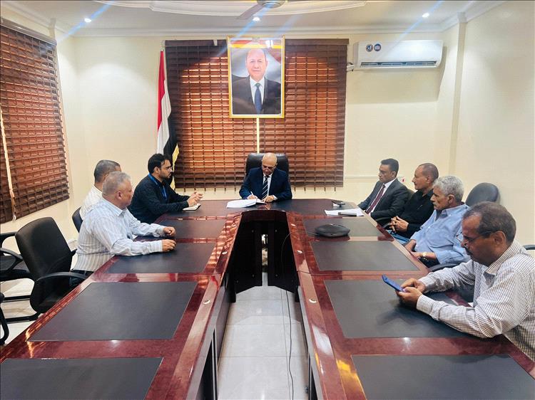 وزير المياه والبيئة يوقع اتفاقية مشروع خدمات المياه والصرف الصحي في مديرية الضالع