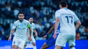 الجميع يقدم له التعازي.. ردة فعل بيتروس بعد الهزيمة من الهلال (فيديو) | إرم نيوز