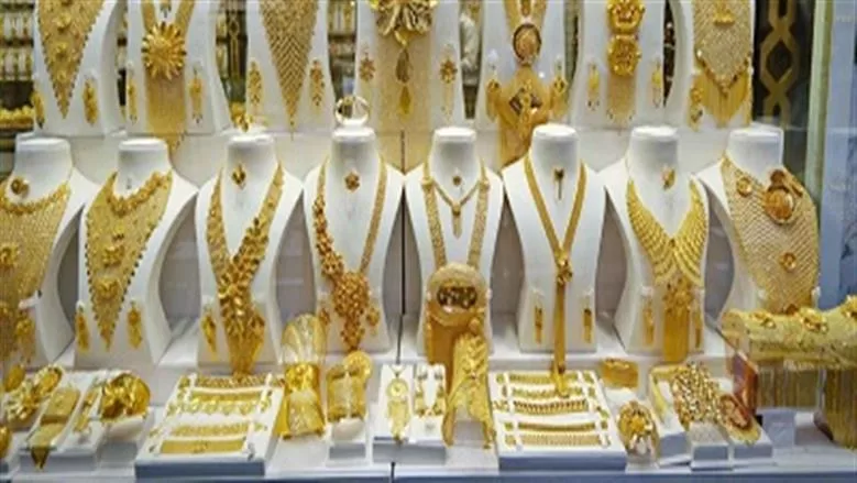 الذهب يتخلى عن مكاسبه عالميا ويتجه إلى الهبوط خلال تداولات اليوم
