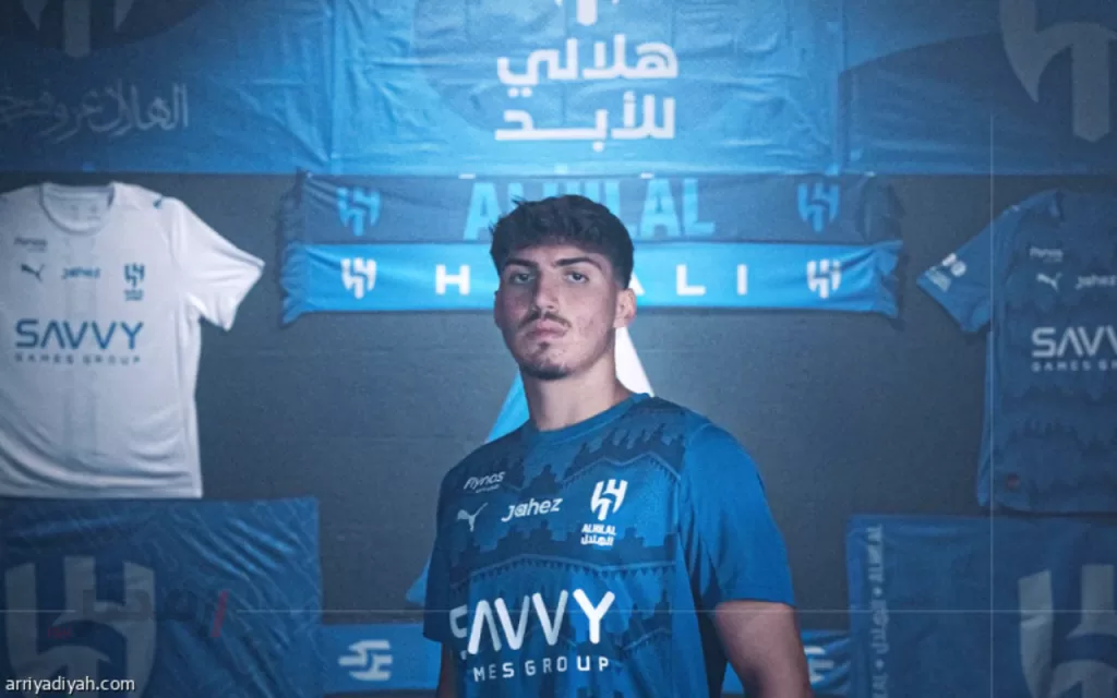 الهلال السعودي يتعاقد مع اللاعب يوسف أكتشيشيك.. استثمار شبابي لتعزيز الدفاع وبناء المستقبل