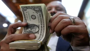 بالرغم من التراجعات، مؤشر الدولار العالمي يسعى لاستعادة المكاسب مجددًا – الوطن