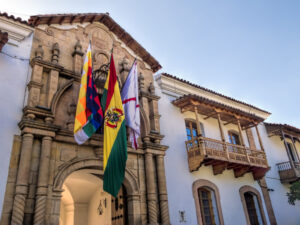 بوليفيا تخطط لإنشاء بنك للذهب لتنظيم طفرة التعدين الجامحة