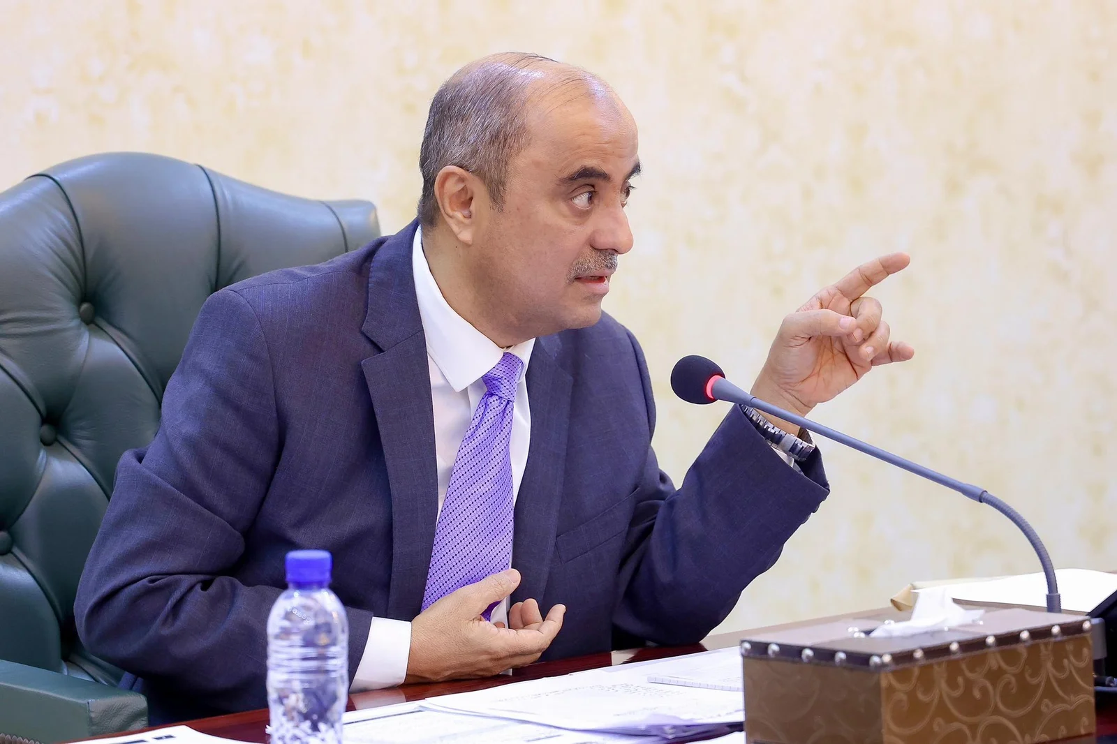 بين الشعارات والقرارات الجريئة: رئيس وزراء حكومة عدن يناقش تحديات إصلاح الاقتصاد – شاشوف