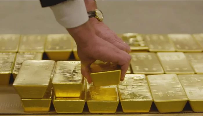 سعر الذهب يحطم رقما قياسيا جديدا ويتخطى 3500 دولار للأونصة