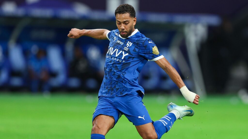 فضيحة تهدد الهلال.. رينان لودي يفسخ عقده ويشعل أزمة مع الإدارة