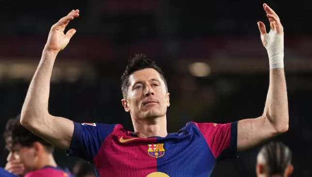ليفاندوفسكي يضحي بعرض خرافي من الهلال لعيون برشلونة - سبورت 360