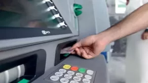 هل يقل اهتمام الناس بالادخار في البنوك بعد تخفيض سعر الفائدة؟ خبراء يشرحون الموضوع