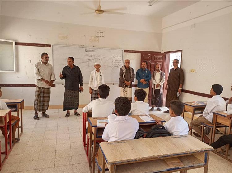 مقيبل والعمودي يتفقدان العملية التعليمية في مدارس دوعن