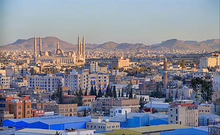 وزير في الحكومة يحذر من التعامل مع مزاد حوثي لبيع أرض تابعة لبنك التضامن بصنعاء