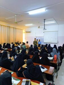 اخبار عدن – الأمين السنة للاتحاد السنة لطلبة جامعة عدن يلتقي بالطلاب الجدد في كلية التربية