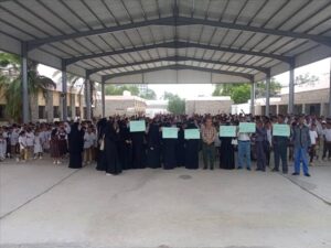 اخبار عدن – معلمو وطلاب مدرسة الجلاء في خور مكسر يشاركون في وقفة احتجاجية بمناسبة اليوم العالمي للمعلم