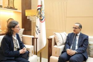 اخبار عدن – وزير الرعاية الطبية يناقش مع السفيرة الفرنسية تعزيز الشراكة في القطاع الصحي
