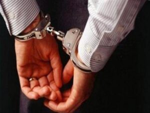 اخبار وردت الآن – اعتقال شخص بتهمة إطلاق النار على منزل وممتلكات أحد المواطنين في الضبيات من قبل شرطة الضالع