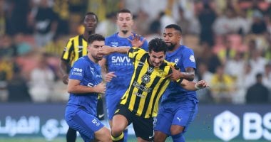 الاتحاد ضد الهلال .. الأزرق يتقدم بهدف عكسي من مدافع النمور